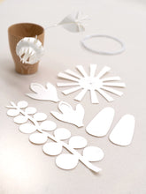 Load image into Gallery viewer, Field Flowers Small - White (4 Flowers)