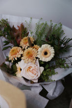 Load image into Gallery viewer, Medium Wrapped Flowers