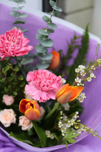 Load image into Gallery viewer, Small Wrapped Flowers