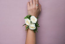 Load image into Gallery viewer, Corsage & Boutonnière