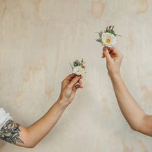 Load image into Gallery viewer, Boutonnière