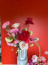 Load image into Gallery viewer, ♥ Valentine's Day ♥ - Designer's Choice Vase Arrangement