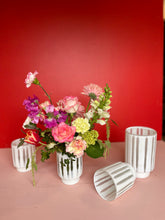 Load image into Gallery viewer, ♥ Valentine's Day ♥ - Designer's Choice Vase Arrangement