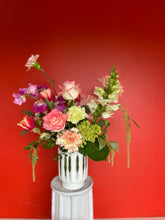 Load image into Gallery viewer, ♥ Valentine's Day ♥ - Designer's Choice Vase Arrangement