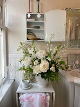 Load image into Gallery viewer, ✿Mother&#39;s Day✿ - She&#39;s not a regular mom, she&#39;s a ✨Classy Mom✨
