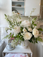 Load image into Gallery viewer, ✿Mother&#39;s Day✿ - She&#39;s not a regular mom, she&#39;s a ✨Classy Mom✨

