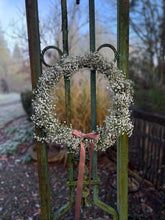 Load image into Gallery viewer, Babies Breath Wreath
