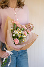 Load image into Gallery viewer, ♥ Valentine's Day ♥ - Sweet Daisy Kisses
