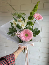 Load image into Gallery viewer, ♥ Valentine's Day ♥ - Strawberry Matcha Mini Bouquet
