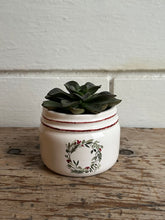 Load image into Gallery viewer, Succulent in Wreath pot
