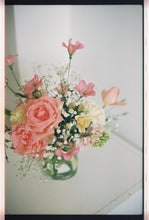 Load image into Gallery viewer, ♥ Valentine&#39;s Day ♥ - Baby Love - Small Size Vase Arrangement
