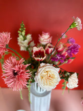 Load image into Gallery viewer, ♥ Valentine&#39;s Day ♥ - Designer&#39;s Choice Vase Arrangement
