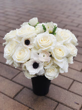 Load image into Gallery viewer, ♥ Valentine&#39;s Day ♥ - Luxe Arrangement
